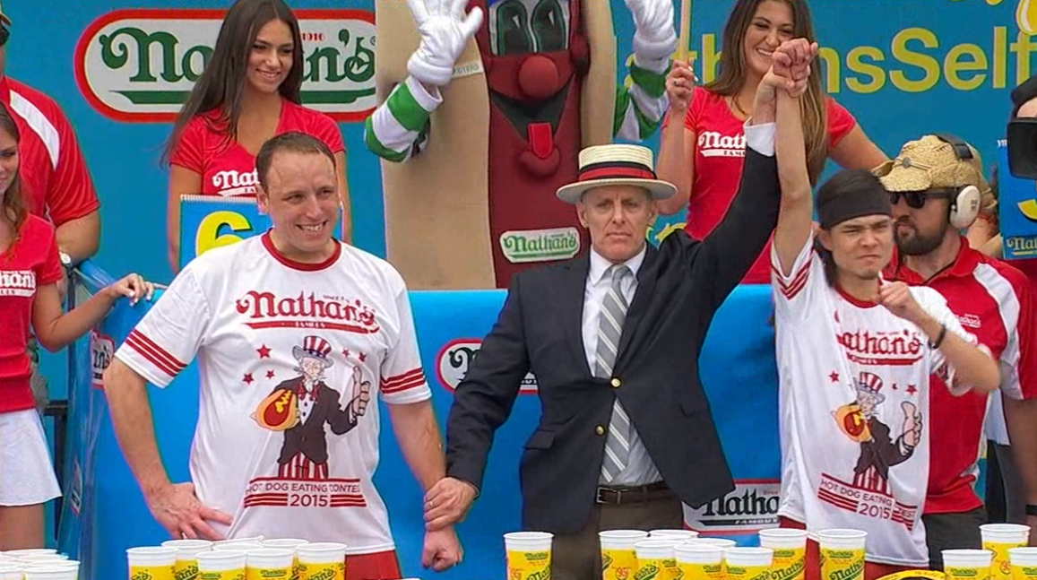espn's tweet photo. Major upset at Nathan’s Famous Hot Dog Eating Contest! 

Matt Stonie defeats 8-time reigning champ Joey Chestnut. http://t.co/1FB8EatXZl