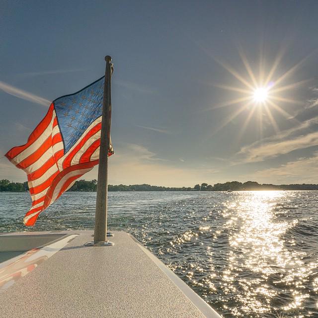 exploreminn's tweet image. Happy #FourthofJuly! We hope you have a nice and safe weekend with your family and friends. PC: @vuzamedia #OnlyinMN