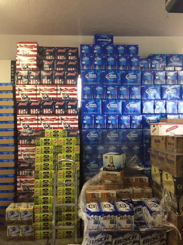 AckHatchs's tweet photo. We are open and filled to the brim with @budlight and @Budweiser for your 4th of July celebrations! Come on by! http://t.co/zExglh6aSm