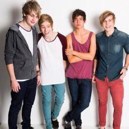 5SOSJasmyna's tweet image. Remember when they didn't wear so much black?