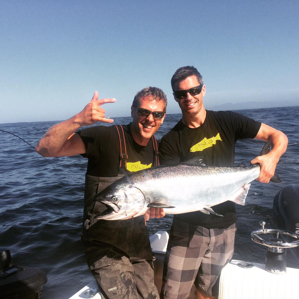 PSFcory's tweet image. Tough day in the office with @WardoWestFishn in Tofino at @Tofino_SWC - @7bmo @Willie_Mitch33 🐟🐟🐟 @PSF