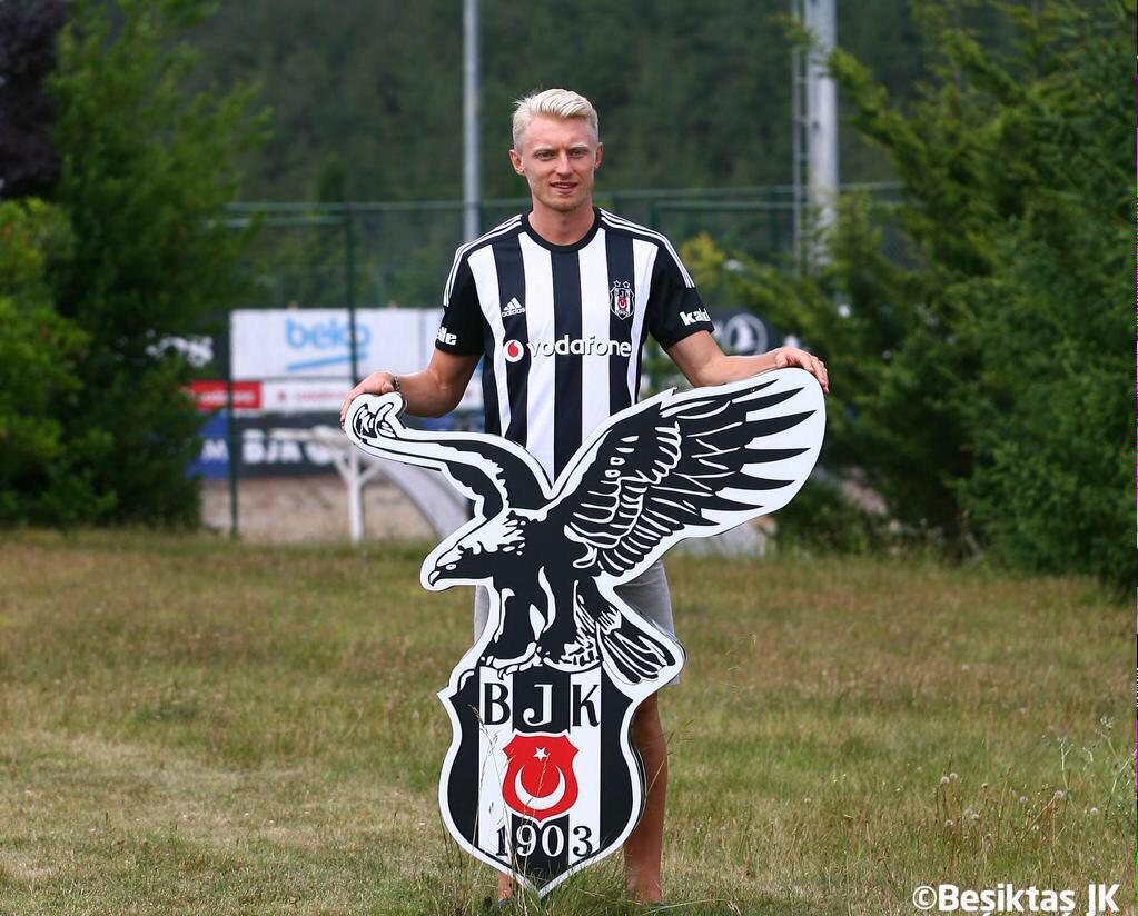 Gs podolski yi alıyor Fener Nani yi alıyor Beşiktaş da ala ala bu dut ağacını almış. Bizim yüzümüz ne zaman gülecek