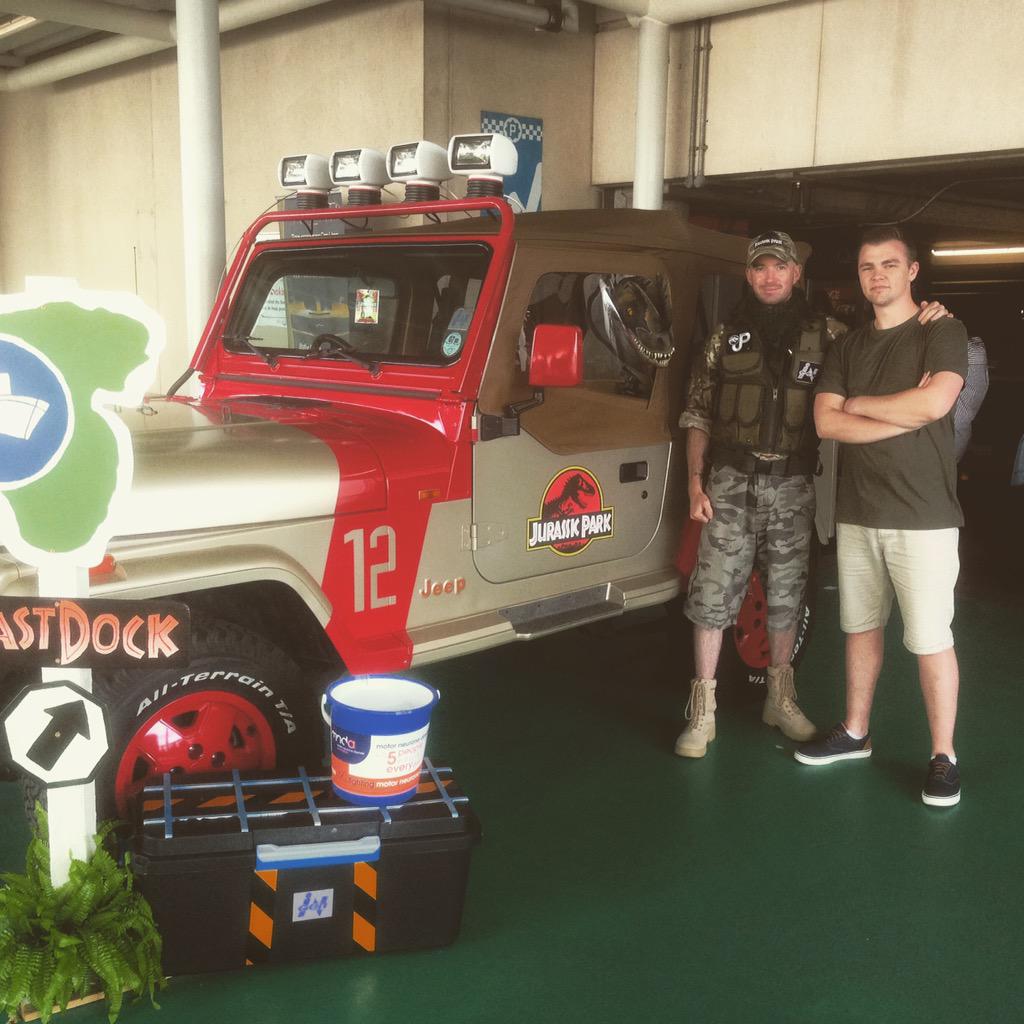 Did not expect to see a #JurassicPark Jeep in the UK! It was great to meet <a href="/jpjeep12uk/">jurassic jeep 12 UK</a> #JurassicWorld