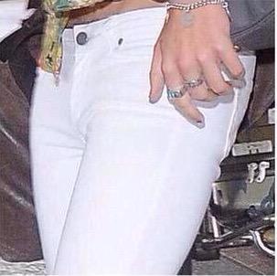 lorest91's tweet photo. Louis, o q diabos vc fez? #HarrysFriendIsMissing http://t.co/Ey3Tz4VmQW