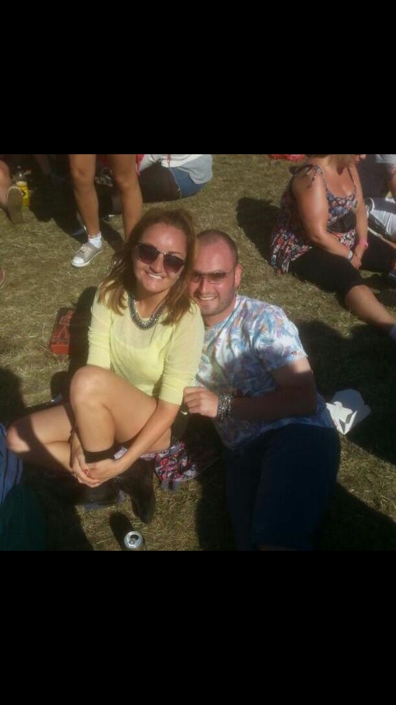 hugoflynn1983's tweet photo. @lauradunnachie this wee bit of fluff with the junkie bun hahahaha http://t.co/H6fcRKj3LM