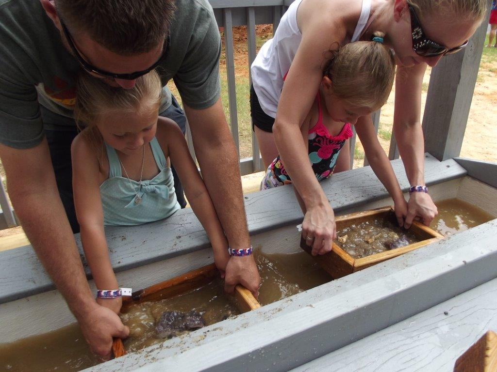 JellystoneTyler's tweet photo. The gold rush is here! Mine for gold and precious stones now available #jellystone #camping #kids #July http://t.co/9XzqfPwPKb