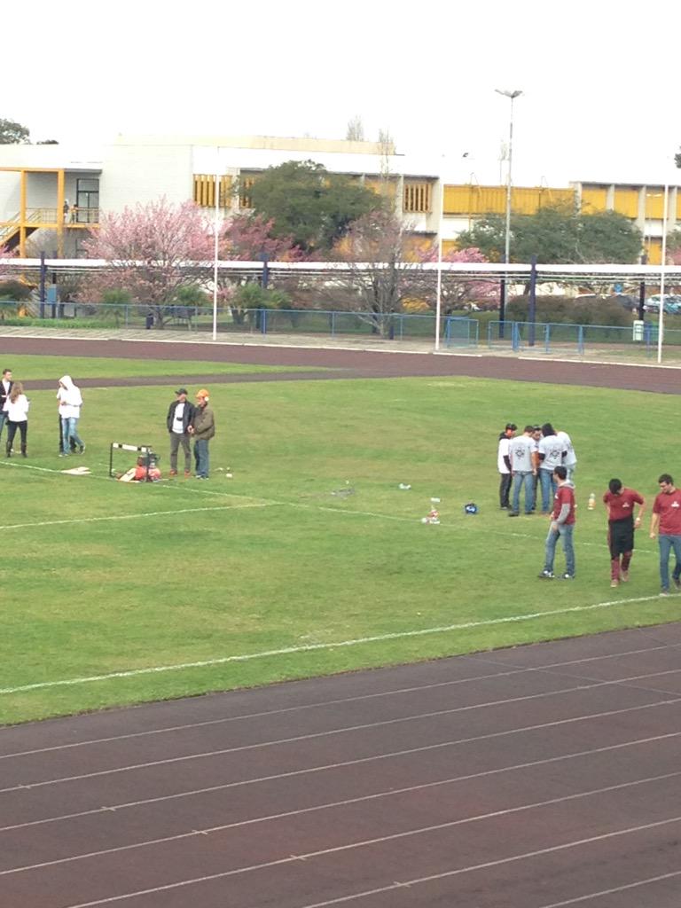 LayKetlyn's tweet photo. Equipe 9 arrasou na prova do foguete. Parabéns a todos..#equipe9 #EngenhariaUP @engenhariaUP @9Equipe @depijama http://t.co/ARcoK4QNVz