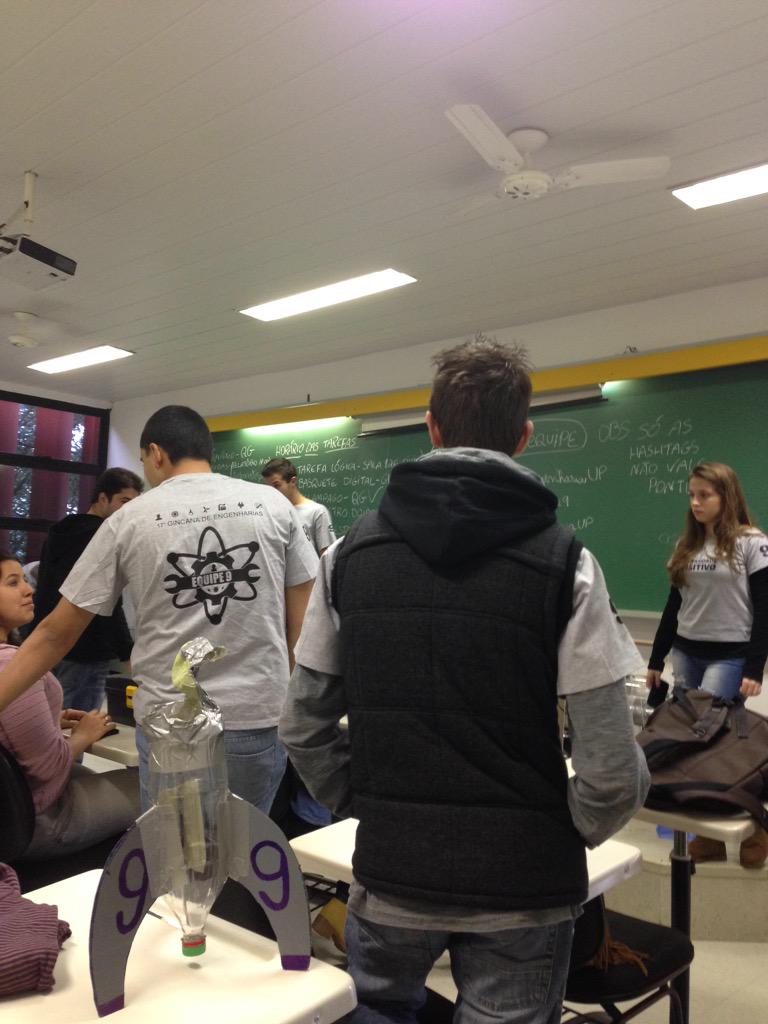 LayKetlyn's tweet photo. Atenção para os últimos preparativos da prova! #estaacabando #equipe9 #EngenhariaUP @engenhariaUP @9Equipe @depijama http://t.co/yFSOhN7UnJ