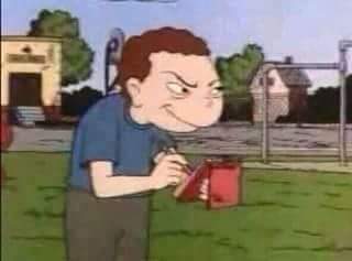 القرايب علي السوشيال ميديا.