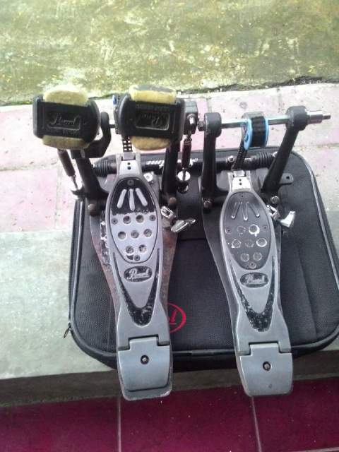 riha_sadikin's tweet image. @drumbagus wts double pedal pearl eliminator kondisi seperti di foto. Lecet pemakaian fungsi normal, 1,3 jt nett bdg