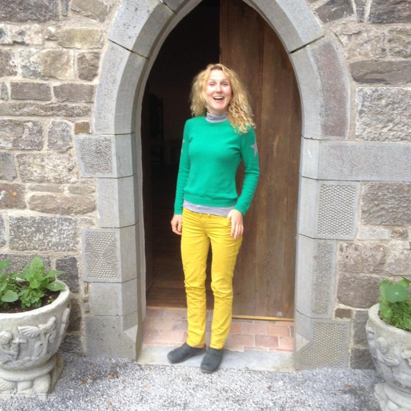 eye_kelly's tweet photo. GardenGuru #KittyScully @ClaregalCastle festival #GreenWhiteAndGold 'Pretty & Productive Gardens' #claregalway http://t.co/0o5BI3XtHm