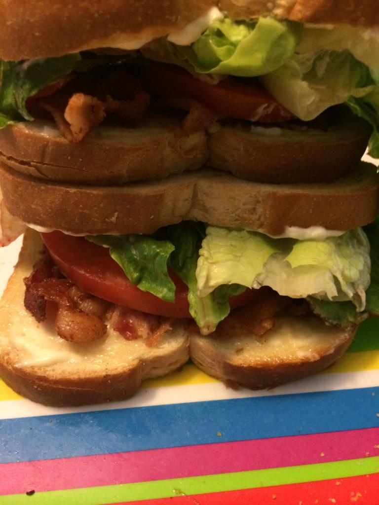 BigBaconBrkfst's tweet photo. Here's my #BLT snack #ScoobyStyle @BlackLabelBacon and some sourdough http://t.co/RTFzb8hEuc