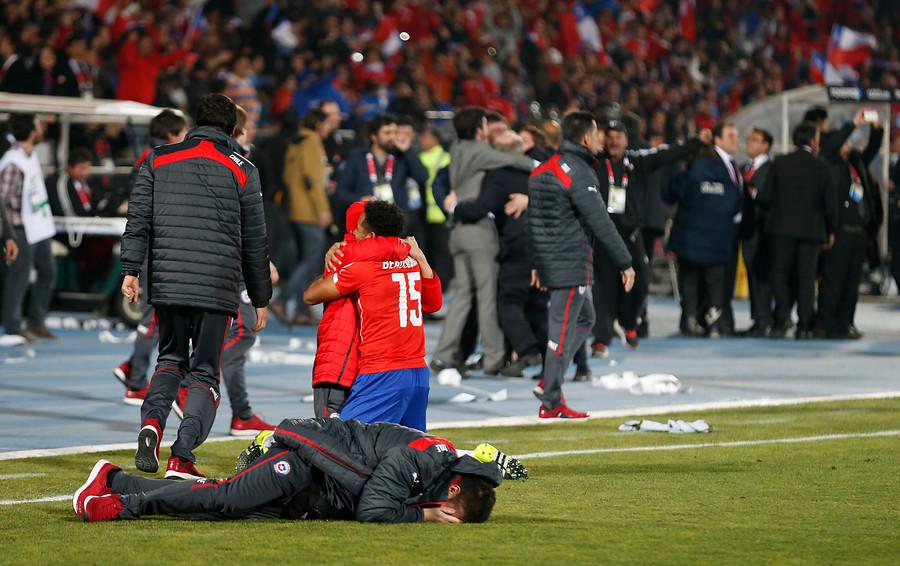 adnradiochile's tweet photo. Beausejour y la memoria: "En un lugar donde hubo muerte hoy le dimos una alegría a Chile" http://t.co/TKyqNbK7Ct http://t.co/mVEJ4ReJ2L