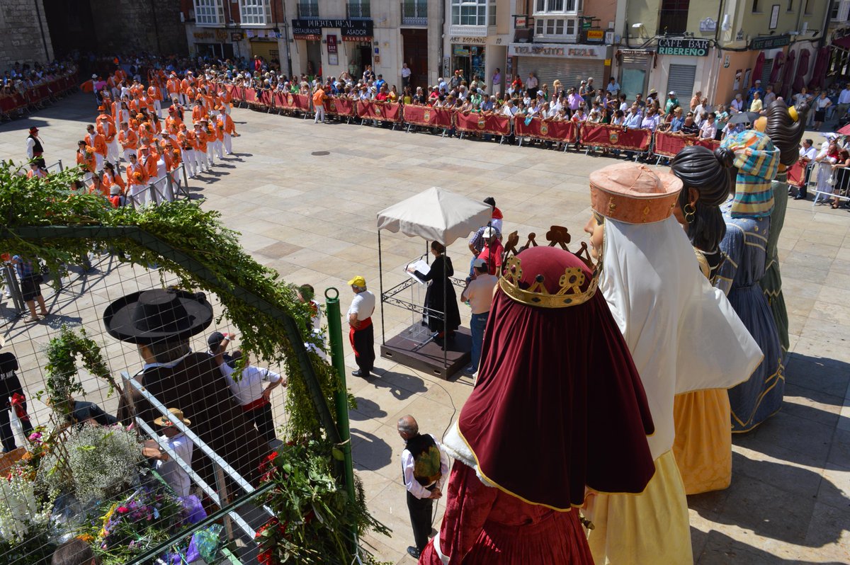 DeividManso's tweet photo. RT porfa es para un concurso de fotos #lafotodelasfiestas #Burgos #Sampedros @Canal54TVBurgos http://t.co/bot2Ony62m