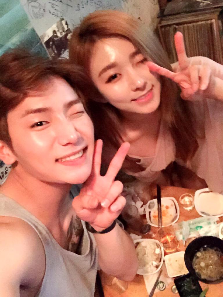 Realhanchoim's tweet photo. 급으로 만난 인수와 전일오빠 http://t.co/KmCoisKQ6b
