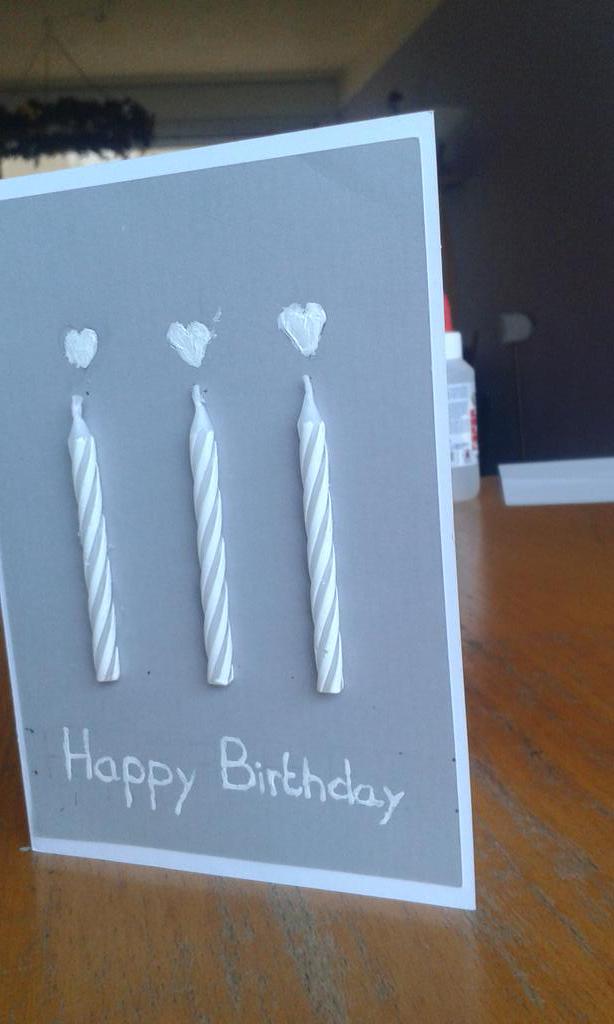 Today I made this birtdaycard. I made this with some candels and some paint.
