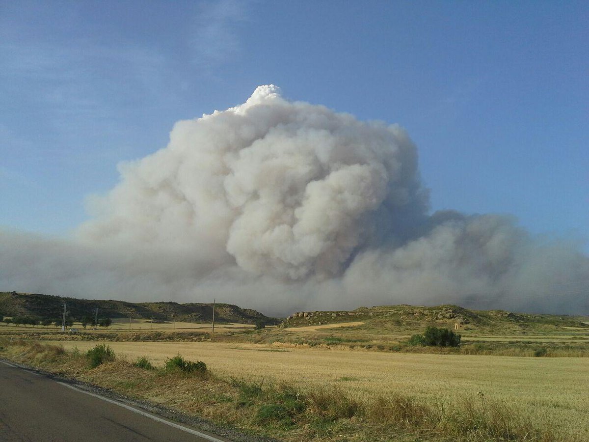 arainfonoticias's tweet photo. [Imágenes del incendio] Incendio en las Cinco Villas http://t.co/pEHdDSlU3v http://t.co/KltzRUlOk2