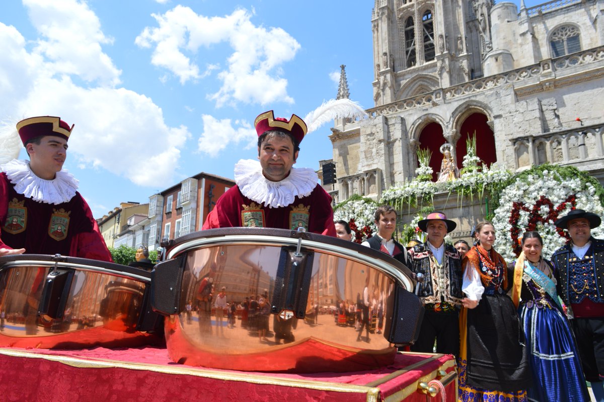 Jesus_Rgr's tweet photo. Ayuda ReTwit por fa es para un concurso de fotos #lafotodelasfiestas #Burgos #Sampedros @Canal54TVBurgos RT :-) http://t.co/0CxMYg44js
