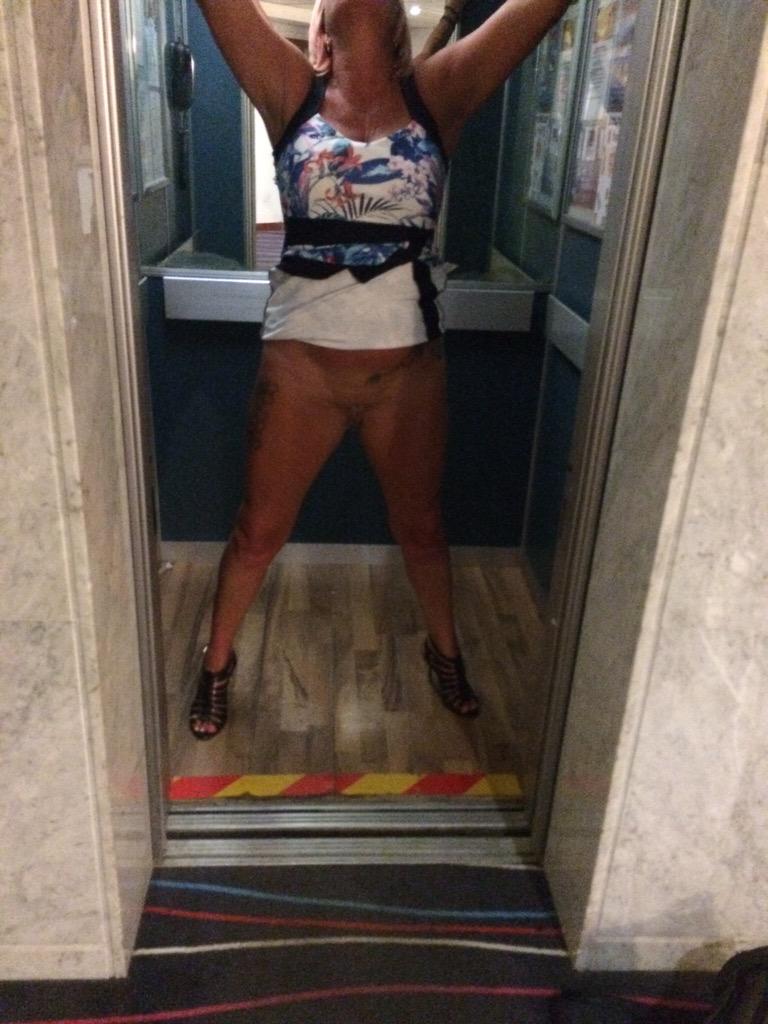 Sexy Milf Sue On Twitter Off Out But 1st Some Hotel Corridor And Lift Flashing Amateur Milf