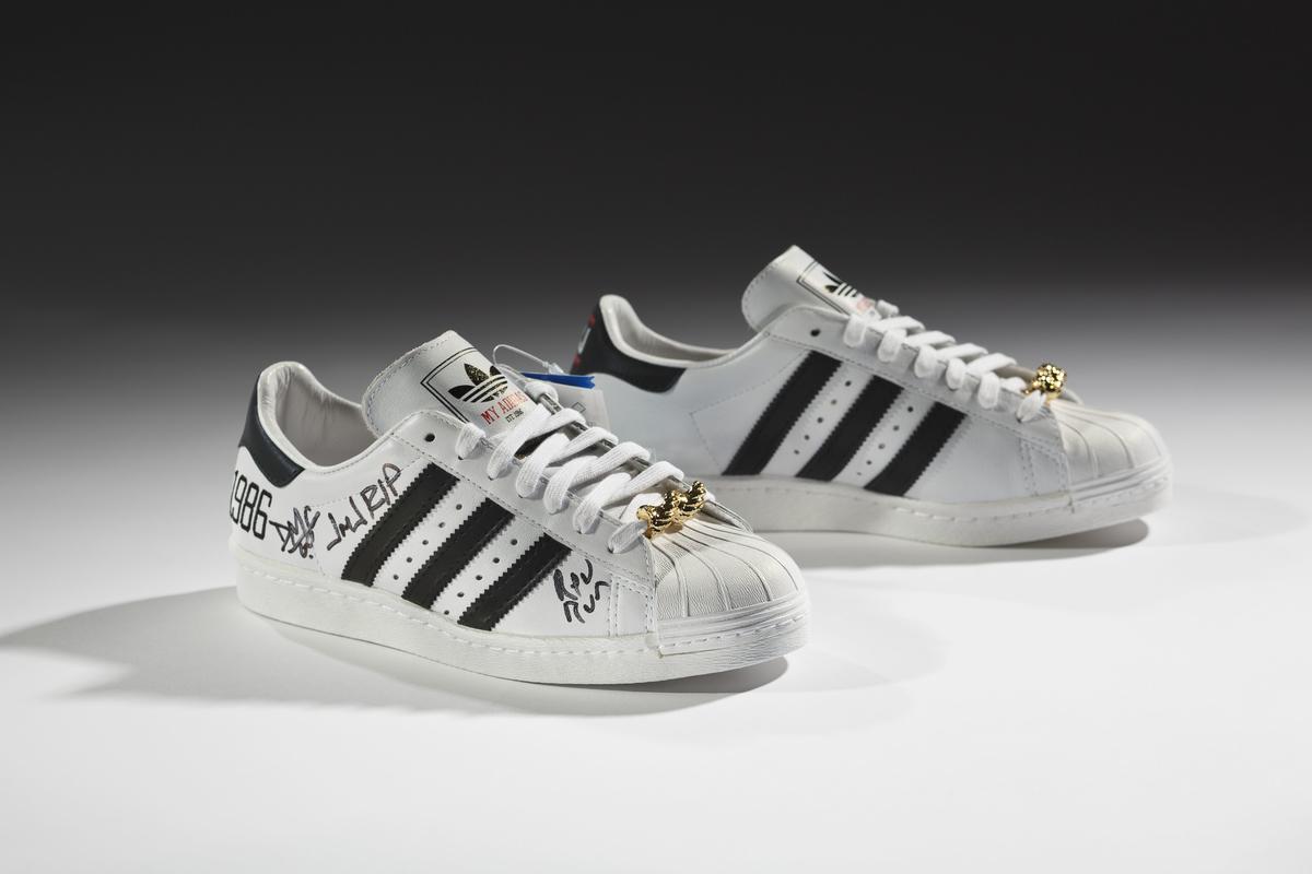 brooklynmuseum's tweet photo. Curator #LisaSmall talks pop culture scholarship, curation, and #sneakerculture with @REDEF: http://t.co/tU2QP2MjPj http://t.co/kUd6BmsLjh