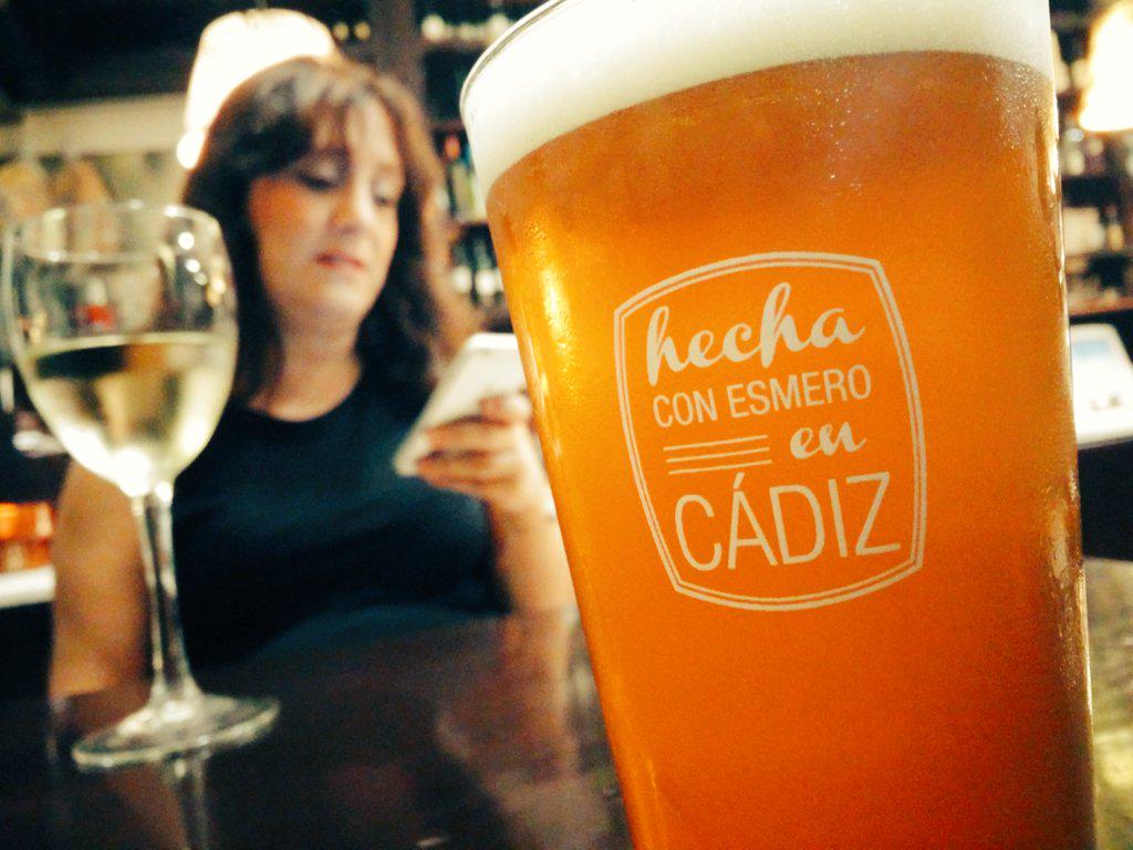 Bendita sea la <a href="/CervezaMaier/">CervezaMaier</a>. Bendita sea Cádiz y benditos sean también <a href="/sarappm/">Sara de la Peña</a> y <a href="/erfran72/">Fran Gala</a>