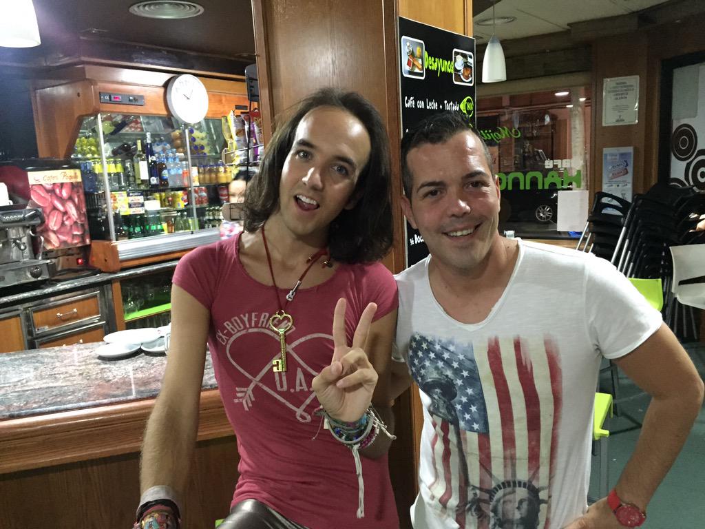 Ya estamos con <a href="/ALESSGIBAJA2/">ALESS GIBAJA</a> en un ratito camino a <a href="/PalomasMusic/">Palomas Discoteca</a> cabina <a href="/PepeGarcya/">Pepe Garcia</a> y <a href="/navaloncreative/">Antonio Navalon ★</a> no faltes!!!