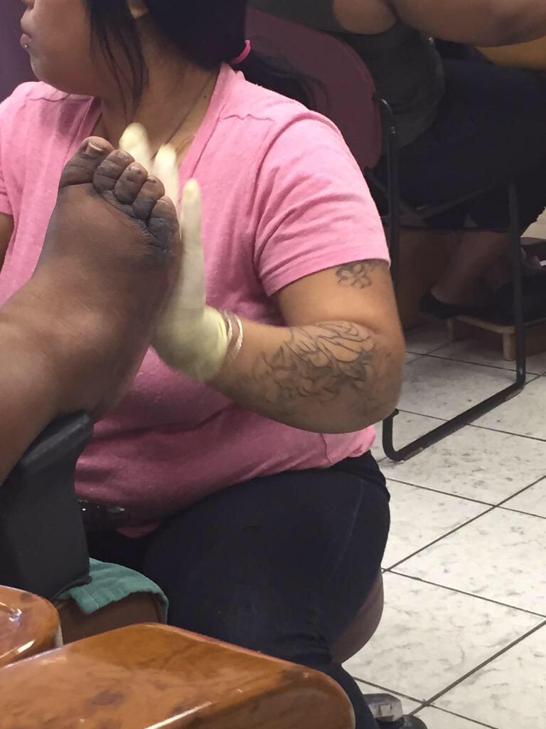 WorIdStarComedy's tweet photo. She about to give a Bear a pedicure http://t.co/VyaY7oofq7