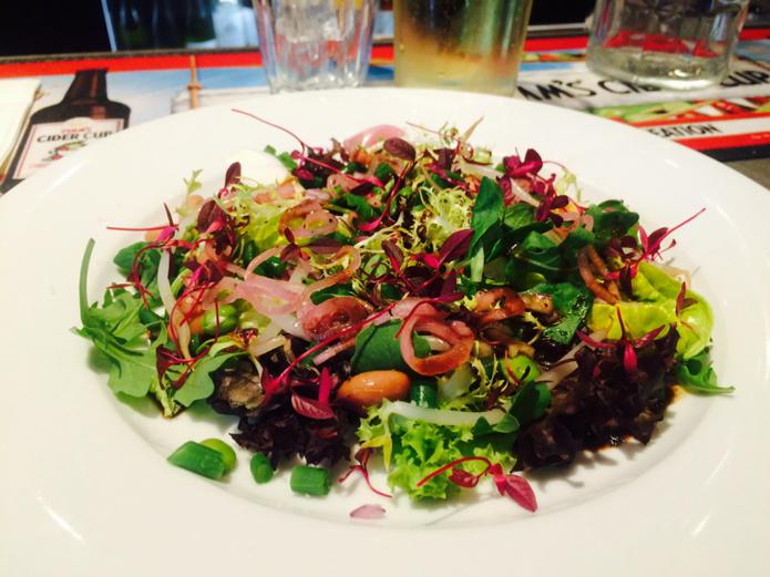 markpdaniels's tweet photo. #perfect leaf salad @BuildersChelsea respite from #pigweekend with @Jonojenks @GeronimoPubs http://t.co/IncuAAXdlR