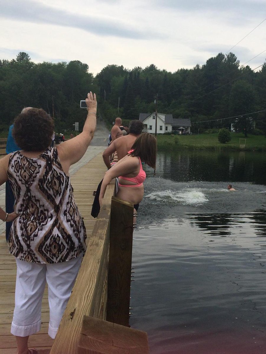 DenaMarie63's tweet photo. Fiarkoski Family jumps off Floating Bridge #tradition @SwagAmour @breezy9912 http://t.co/2M0WmvEyyN