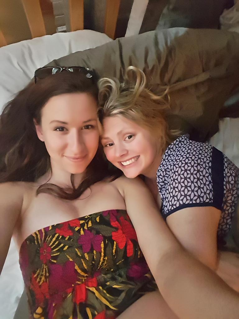 AmandaMassi's tweet photo. Snuggle friends @kyraknapp http://t.co/6pUTYKBxwY