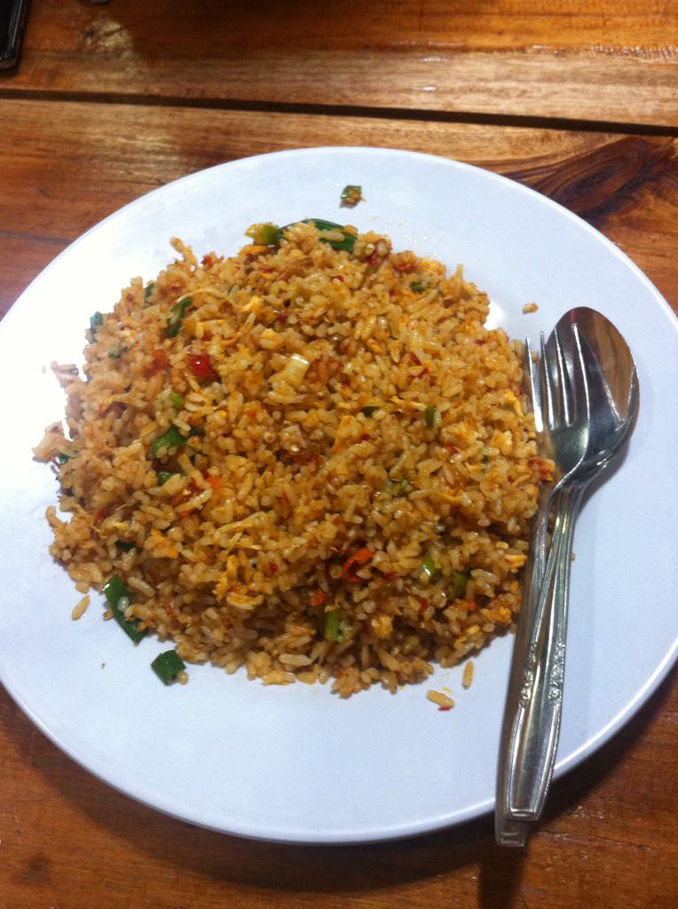 alc_april26's tweet photo. RT @cemalurhanoff: Sahur di rumahku, terbuat dari niat berserah dan nasi goreng perasaan penuh keyakinan. http://t.co/H32m2prMUb
