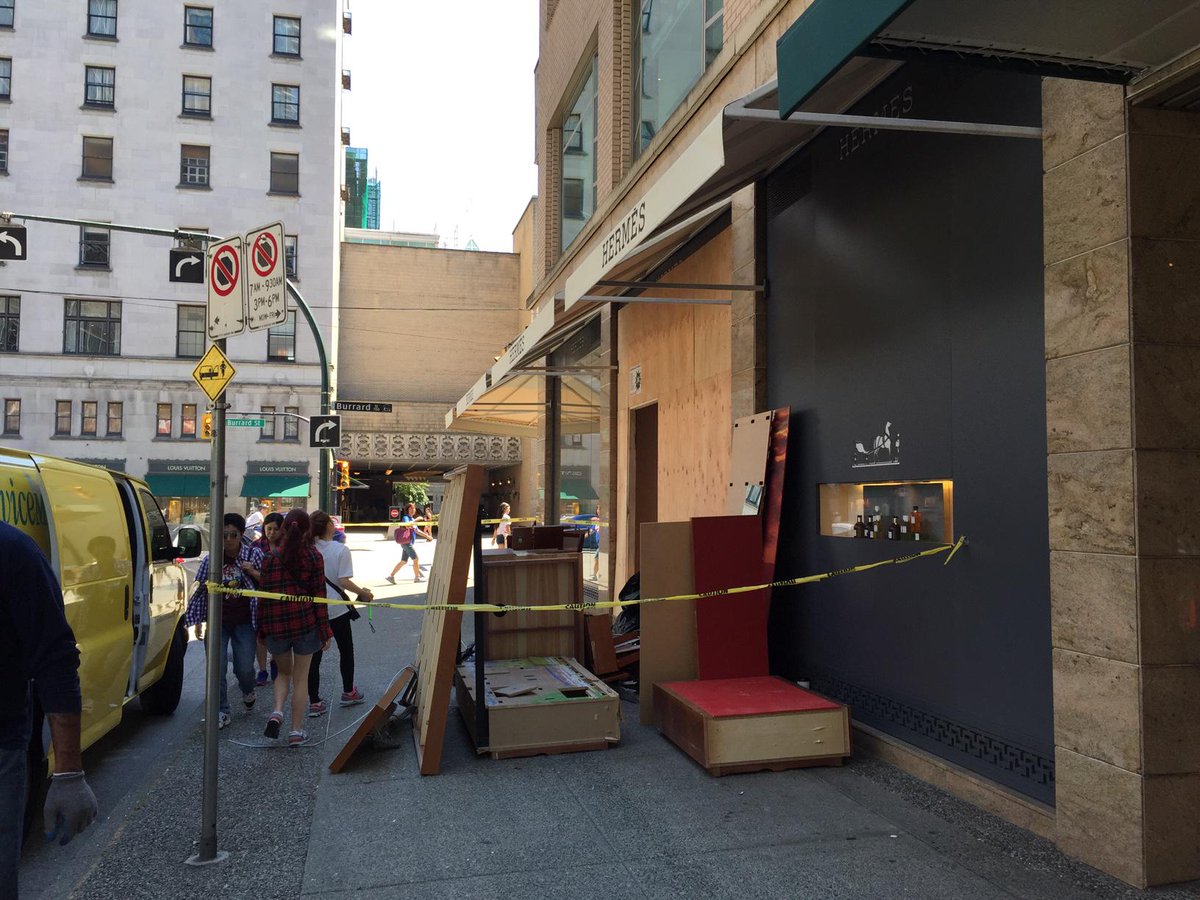 Yikes! Robbers drove a truck through the Hermes #Vancouver store window on Alberni ow.ly/PbrX1