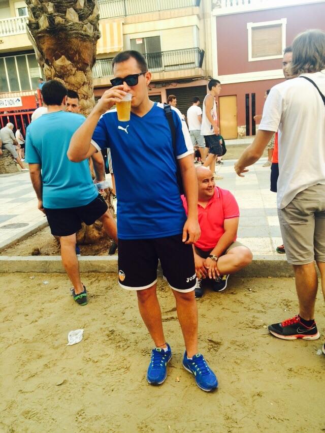 pinxol's tweet photo. Bona vespra al grao de castello al bou molta calor hi ha que refrescarse!!🐂🔝✌@Aparici87 @xispa77 http://t.co/AADItMwaNf