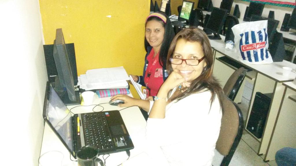 EG_cbittrujillo's tweet photo. @TutoresValera dando Apoyo a la Sala Situacional del #CongresoPedagogicoEstadal @crifptrujillo @LirosTorres http://t.co/0HzBl2M1Ph