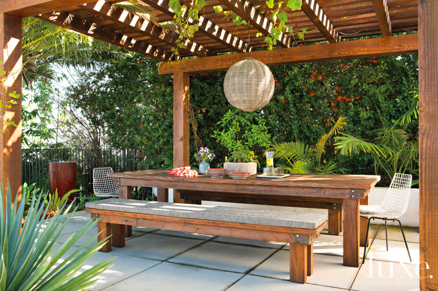 luxemagazine's tweet photo. 12+ trellis designs you have to see to believe: http://t.co/UP4OxEdTlg http://t.co/JvqIm0WeVS
