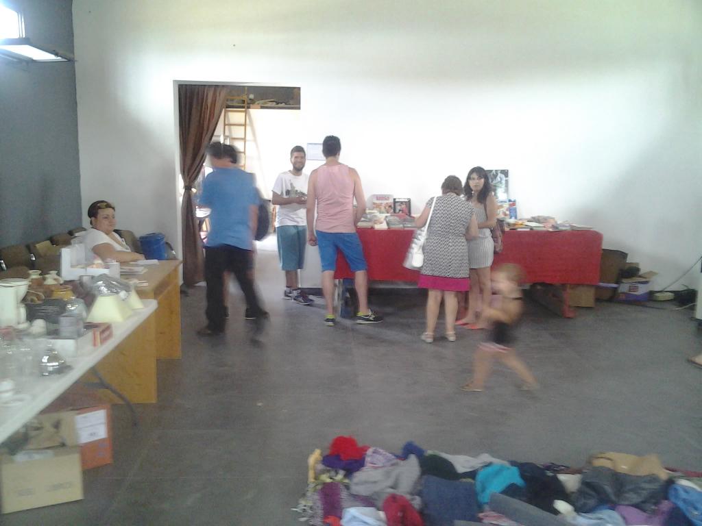 gachisania's tweet photo. Primeras imágenes del II Mercatrueque hoy. @gachisania en @corazondecereal http://t.co/AcAhmIOCHE