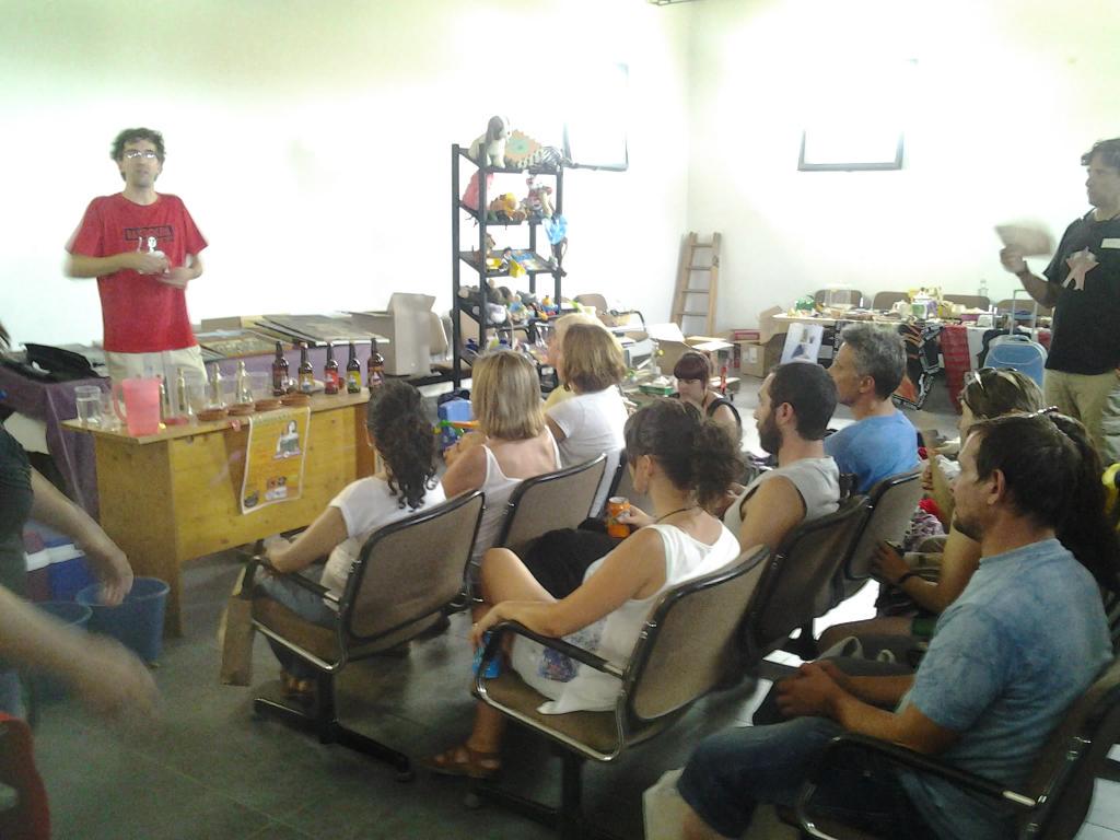 gachisania's tweet photo. Actividades II Mercatrureque. Gracias a JuglarFun, Transformando y La Tapia. @gachisania en @corazondecereal. http://t.co/OrAlmir1s9