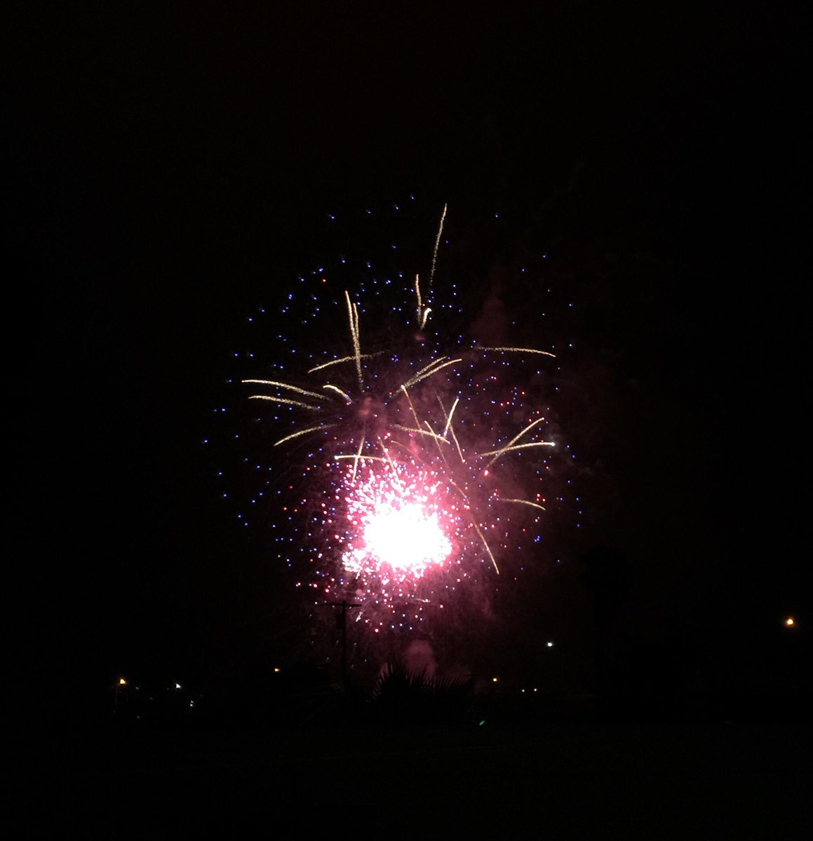 kulit__ko's tweet photo. @kc_concepcion happy 4th... http://t.co/AeKJPNpUlH