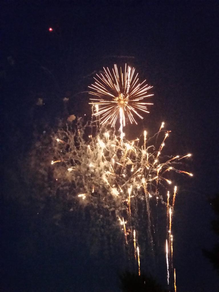 TXRealtorKat's tweet photo. #Boomin4th #HudsonOaks Great show as usual! http://t.co/dxEMpToIQo