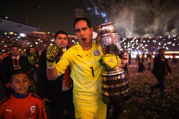 Claudio Bravo: The King of Clean sheets CJHCGwTUAAAz_85