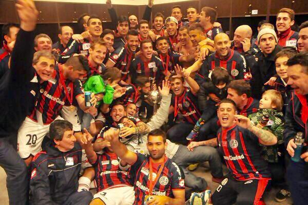 masq1pasion's tweet photo. ACÁ ESTA EL #CampeonDeAmerica http://t.co/GPbWJ7OgIT