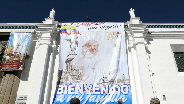 Correa asegura que todo está listo para la llegada del papa Francisco a Ecuador bit.ly/1CbuLZ7