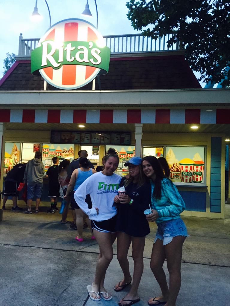 NJEliteSoftball's tweet photo. What's a softball tournament without #RitasIce @laurennallennn @miarec30 @Samster120 @EliteSelect18U http://t.co/WGuufitayT