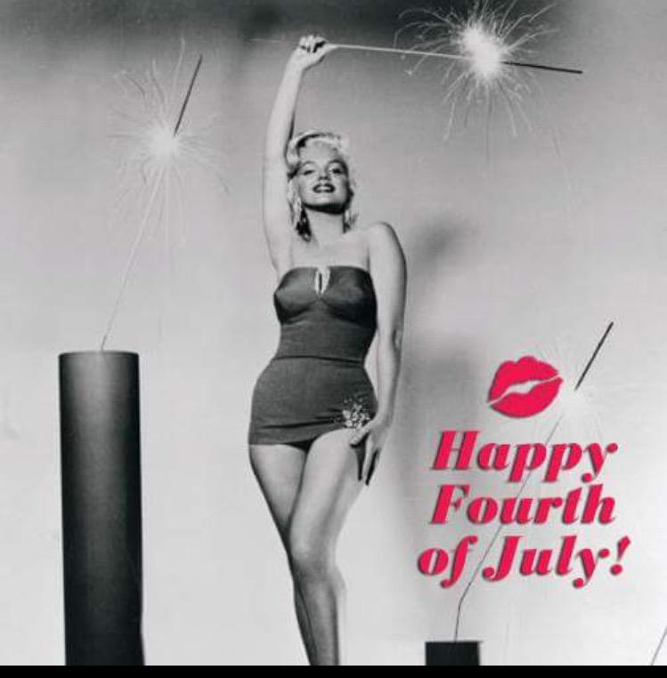 AmandaAdams01's tweet photo. Hope America has a great Bday!!! 💯❤️🙌🏻🇺🇸 #HappyIndependenceDay #myrtlemanor #DimpledPeach http://t.co/FCIfT8aXPC
