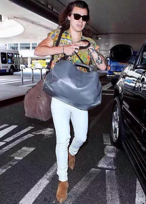 jowie__97's tweet photo. #HarrysFriendIsMissing
#WhereDidHarrysDickGo ╮(╯▽╰)╭
#LarryStylinsonProject http://t.co/JmaIhEcB2T