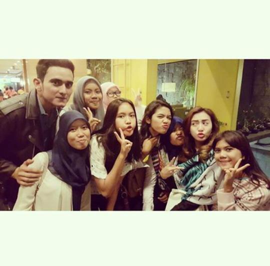 SahabatHaydarID's tweet photo. Acara bukber nya sukses ya kemaren, happy banget thanks sahabathaydar ! Follow IG @sahabahaydar ya ✌😚 http://t.co/4QBivFHOGX