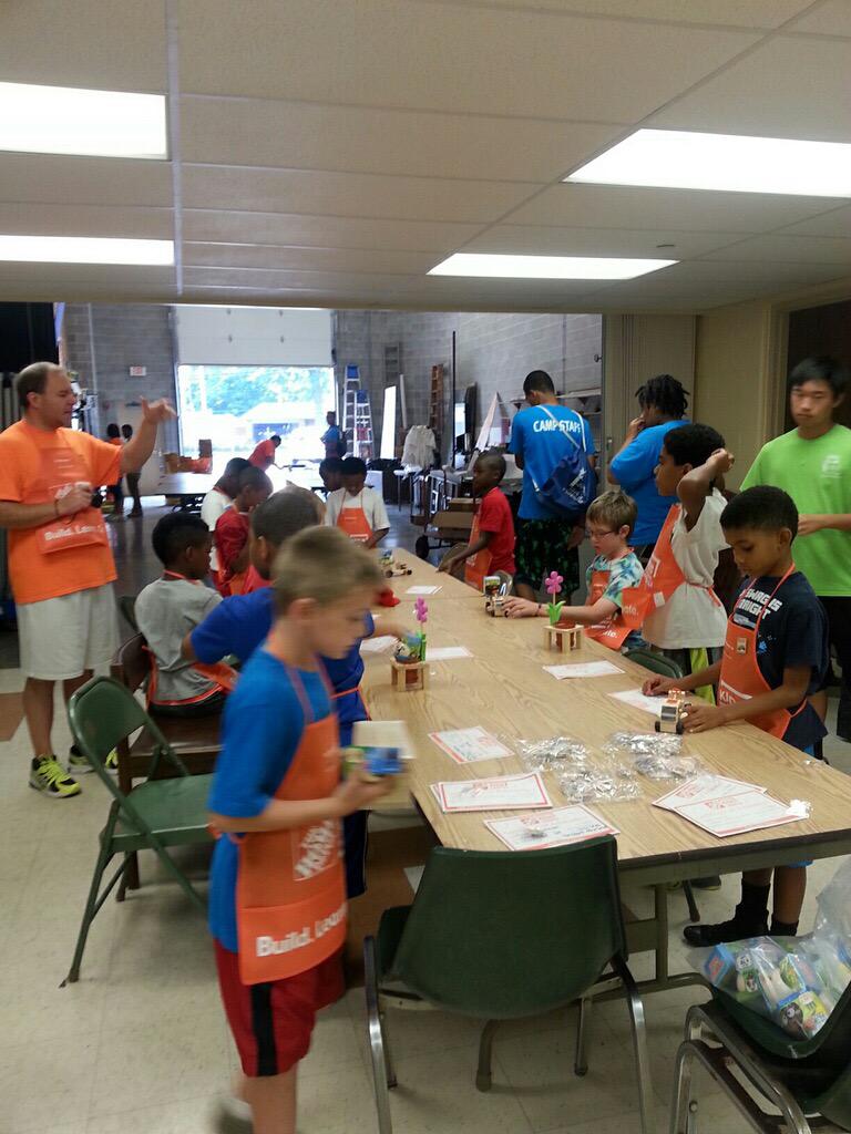 Home3034's tweet photo. Team 3034 had a great time at James J Eagen Civic Center. Thank you for letting us spend time with such great kids! http://t.co/EizdOcq6HU
