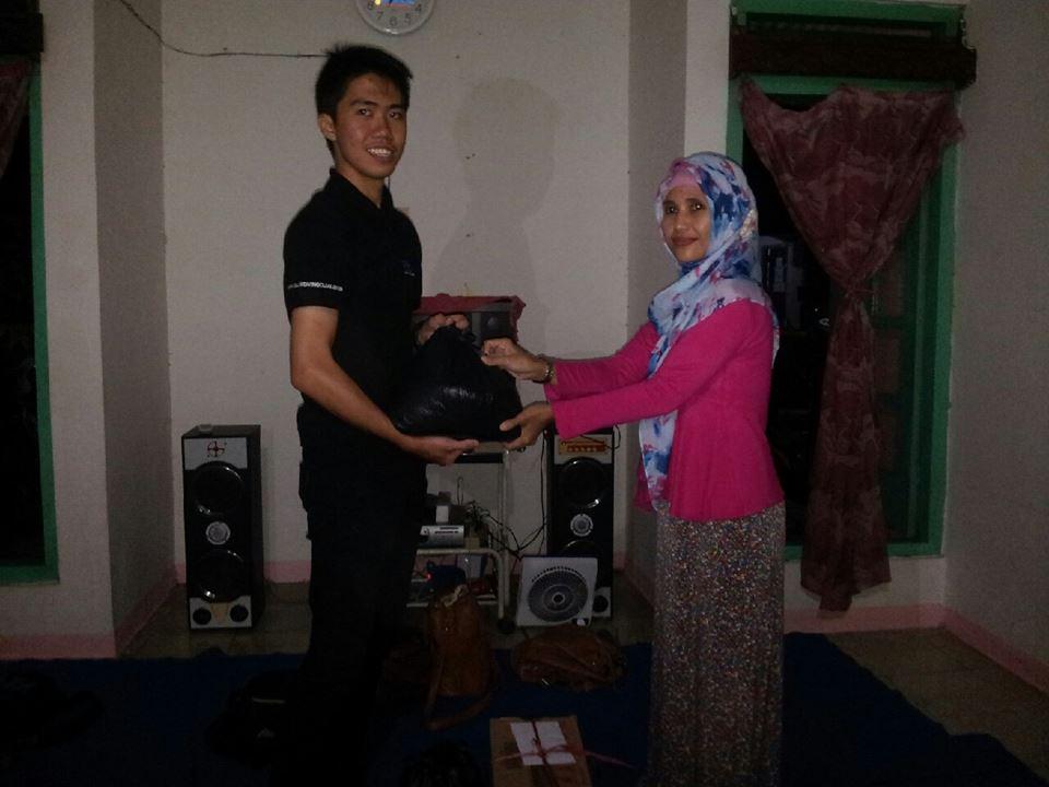 Pemberian bantuan kepada yayasan