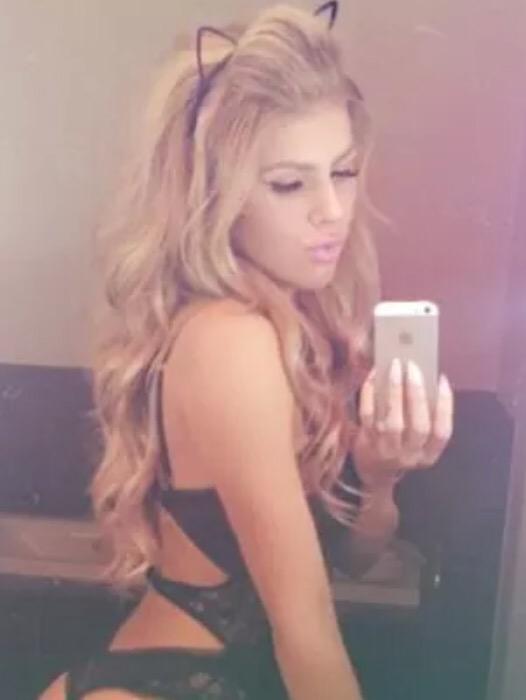 NightAngelStrip's tweet photo. Seeing your ex with someone uglier than you. Awesome #HumpDay #StripperSelfies  #stripperperks http://t.co/PxjDHQkyO4