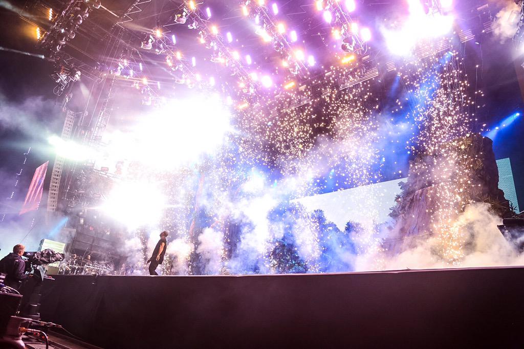 OneHispanic's tweet photo. I shot my favorite rapper yesterday. @Drake http://t.co/u8oKPzKvyT